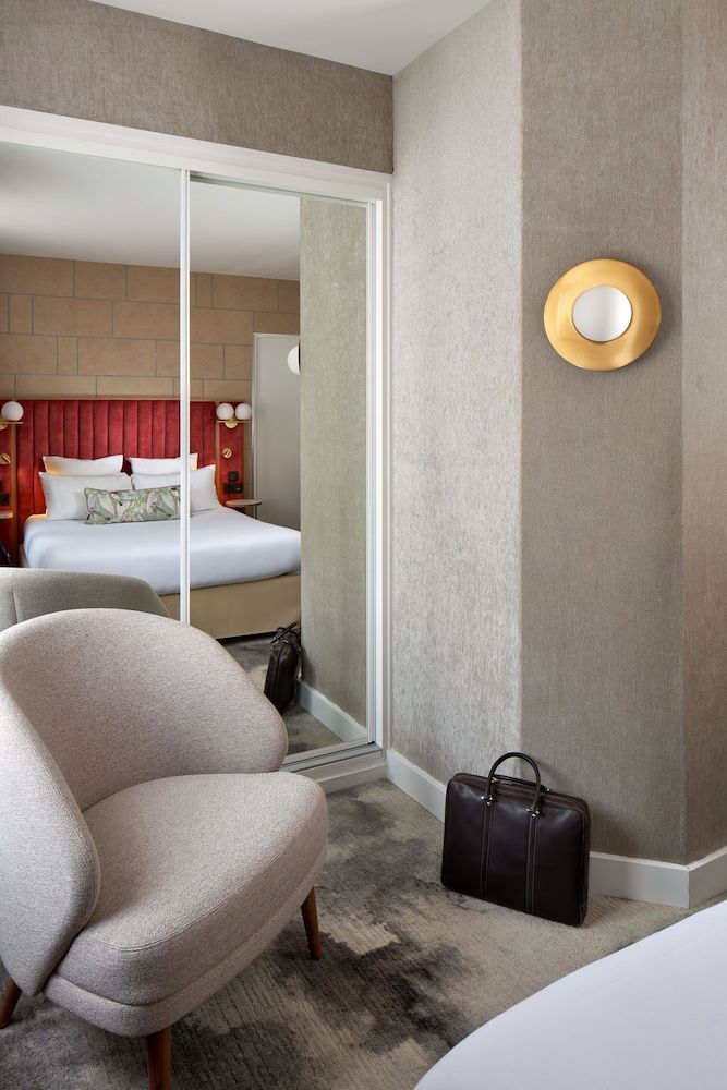 Best Western Saint Louis - Grand Paris Vincennes Superior Room, 1 Queen Bed, Non Smoking 3