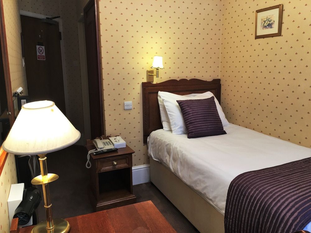 The Diplomat Hotel Single Room 4