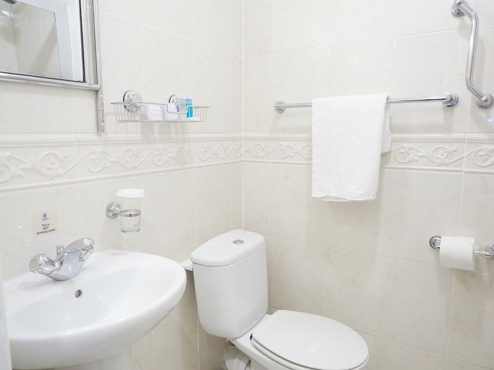 The Diplomat Hotel Single Room 7