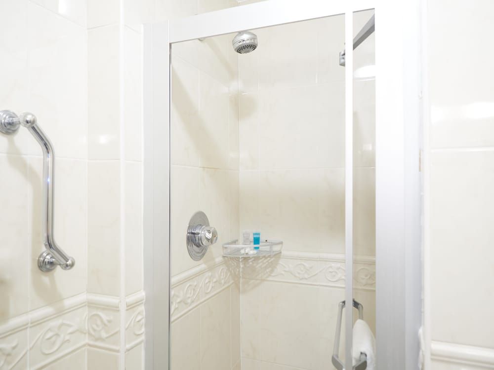 The Diplomat Hotel Economy Single Room 4