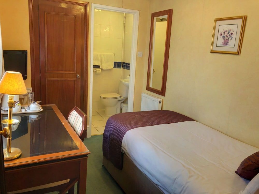 The Diplomat Hotel Economy Single Room