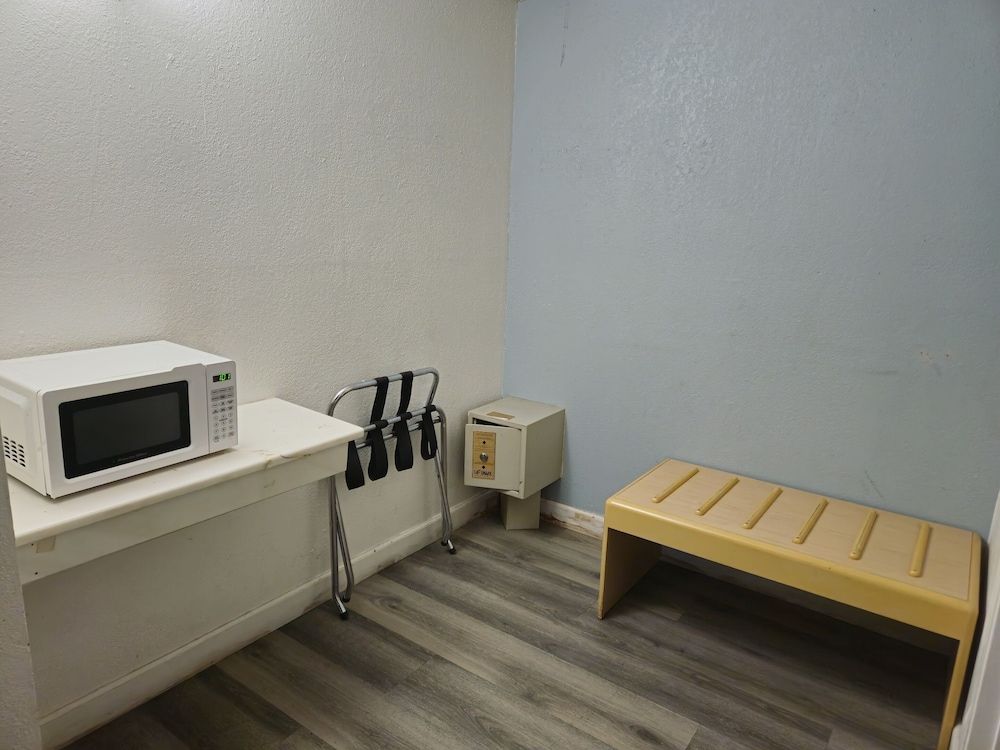 Heritage Inn Standard Room, 2 Queen Beds, Non Smoking 6