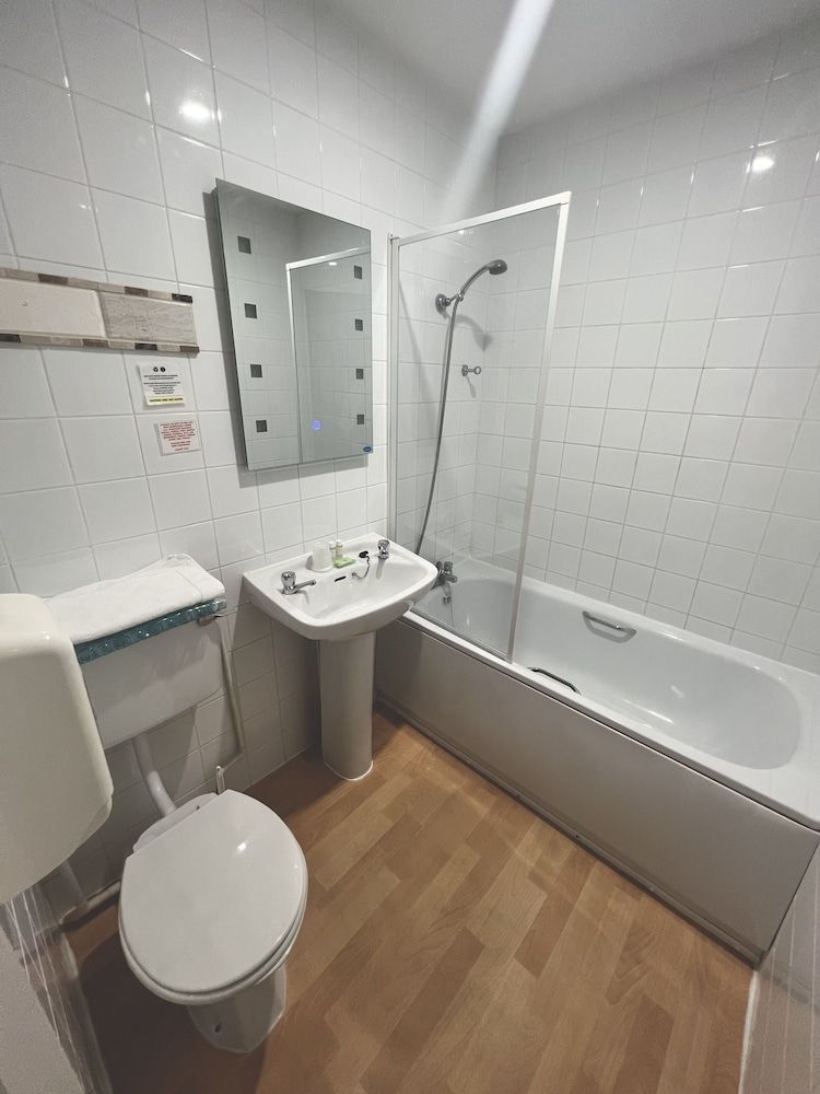 Eastbourne Riviera Hotel Economy Double Room 2