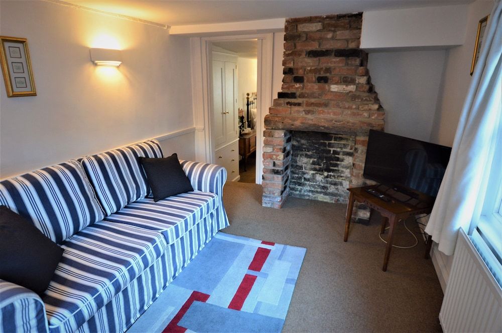 Chantry Hotel Deluxe Double Room 6