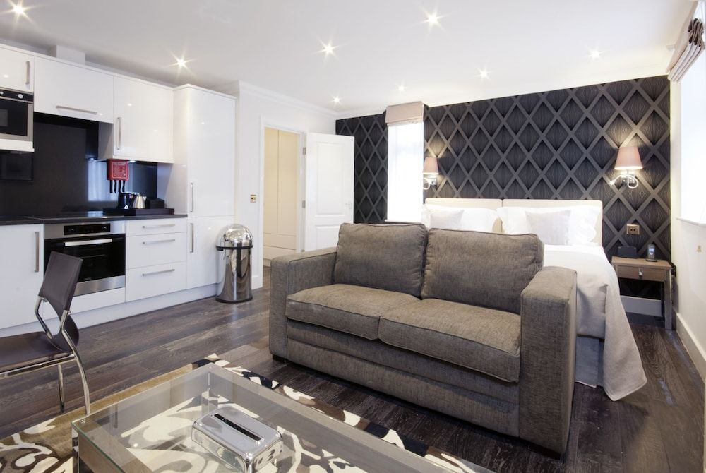 Ashburn Court Superior Studio Apartment 6