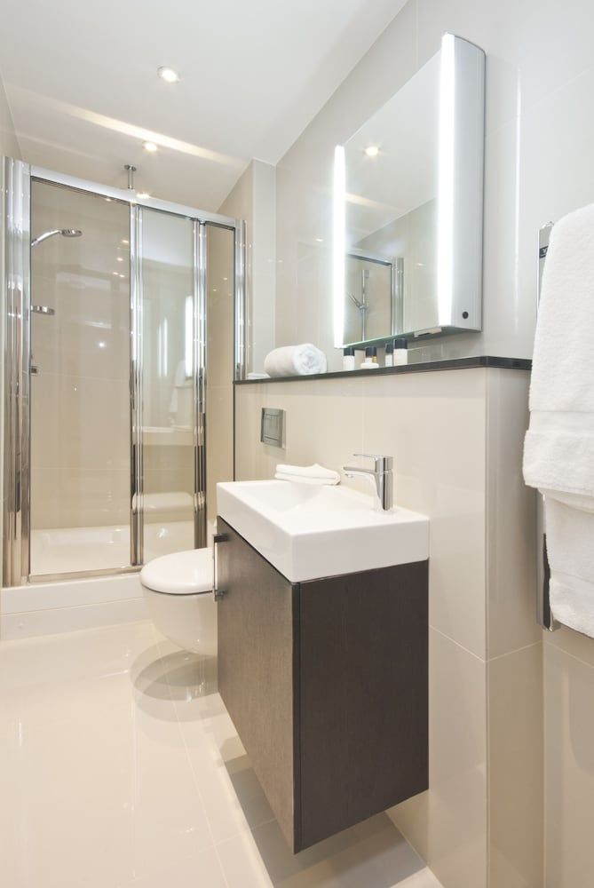 Ashburn Court Superior Studio Apartment 8