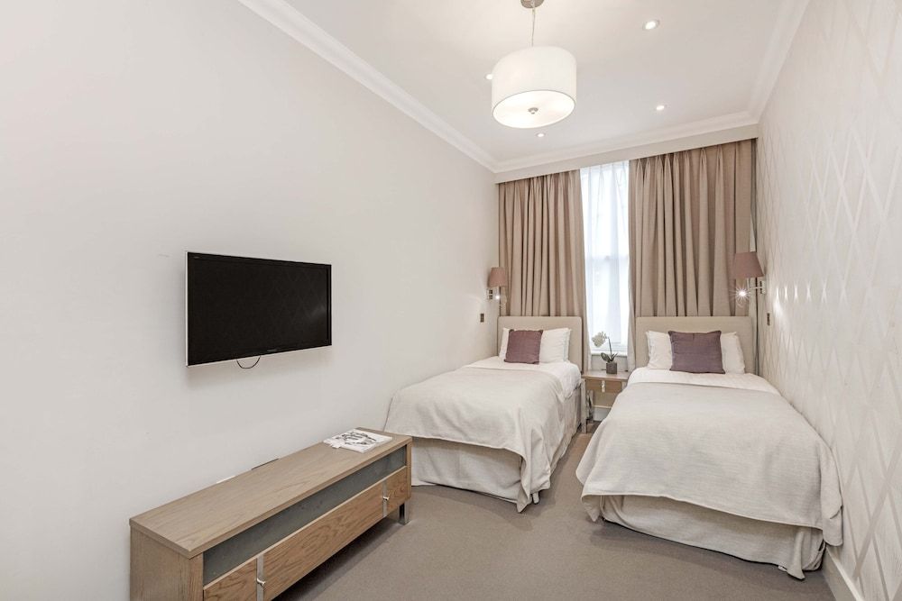 Ashburn Court Three Bedroom Deluxe 9