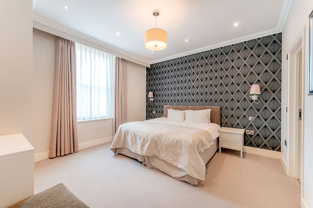 Ashburn Court Deluxe Apartment, 2 Bedrooms 4