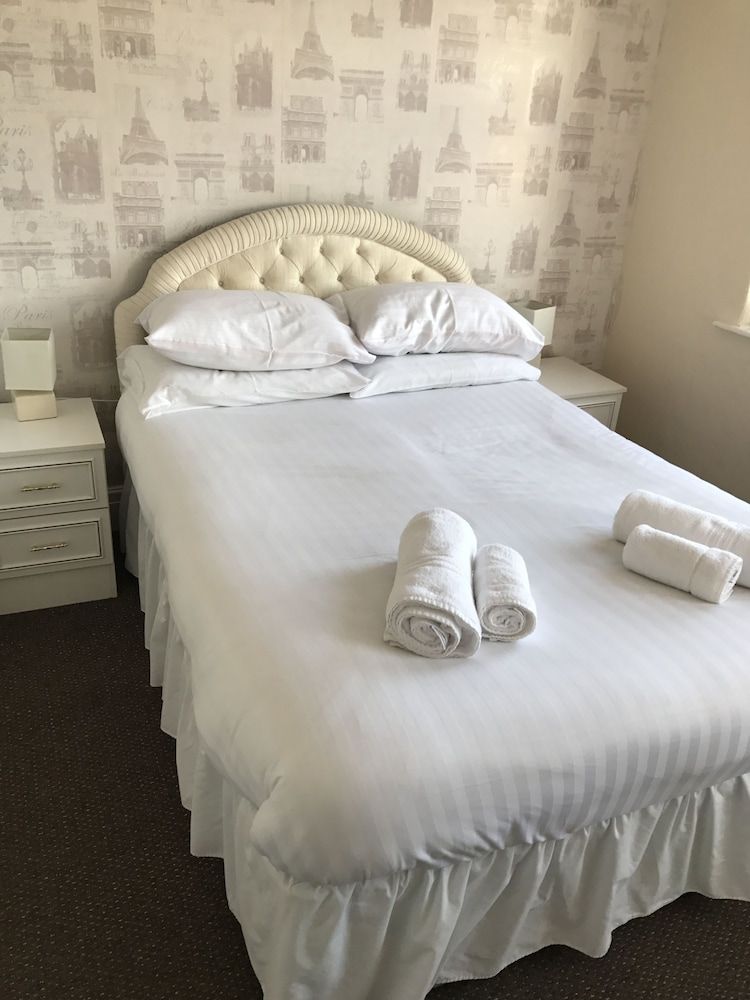 Queens Plaza Hotel Double Room 5