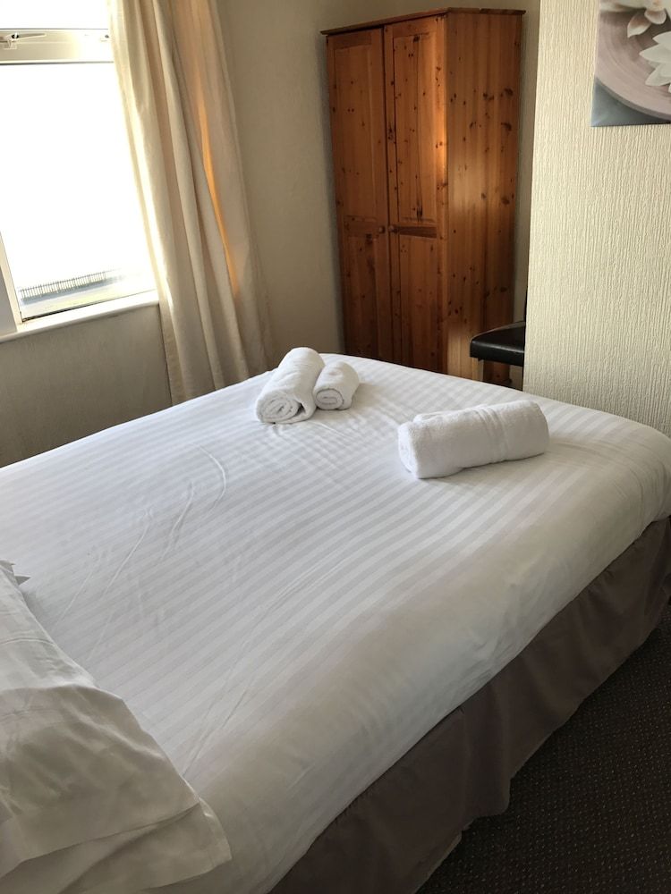 Queens Plaza Hotel Double Room 9