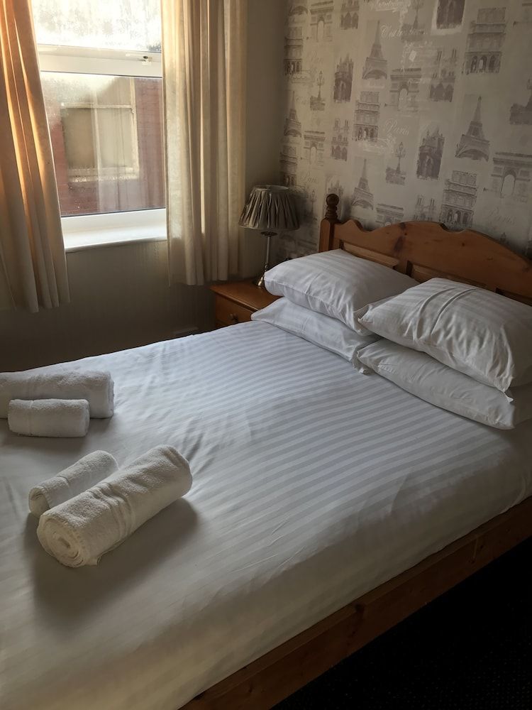 Queens Plaza Hotel Double Room 7