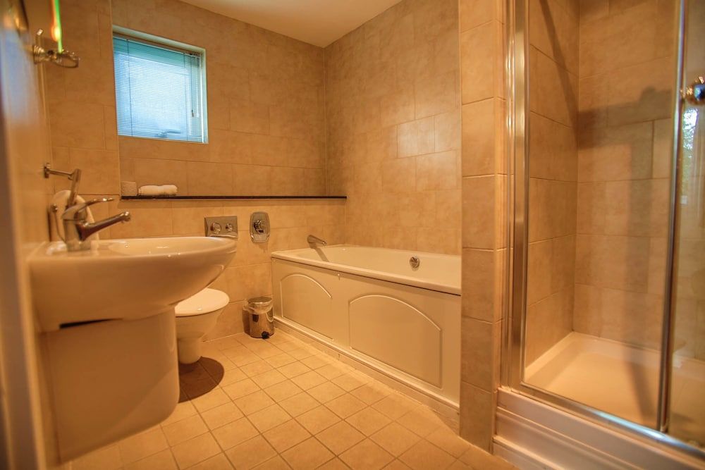 The Oaklands Hotel Superior Suite, 1 Double Bed 3