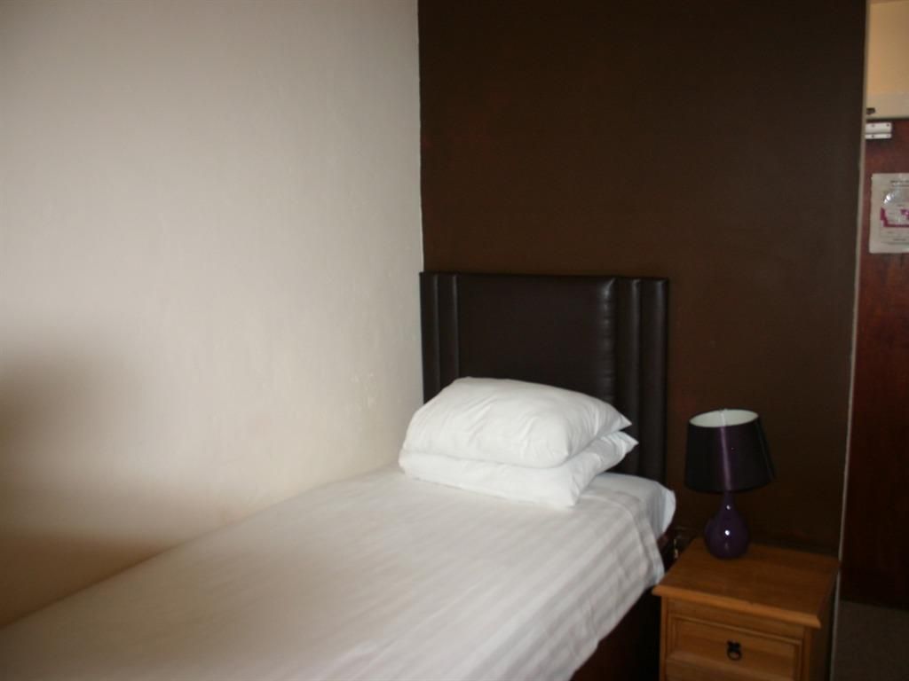 single room-ensuite with shower