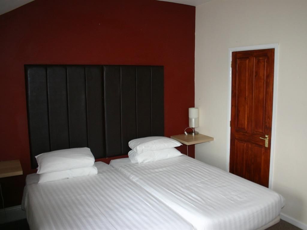 Twin Room-Ensuite with Shower