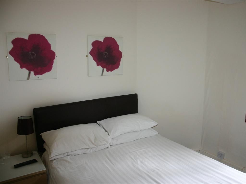 The Vaults Double room-Budget-Ensuite with Shower-Small