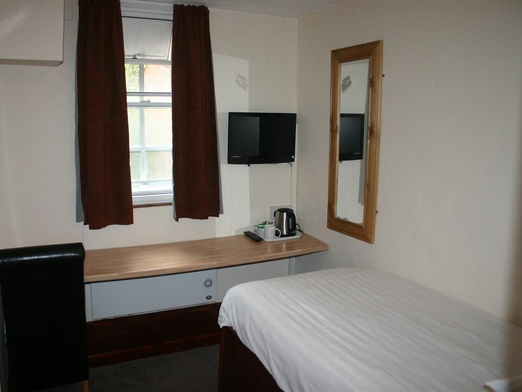 single room-ensuite with shower