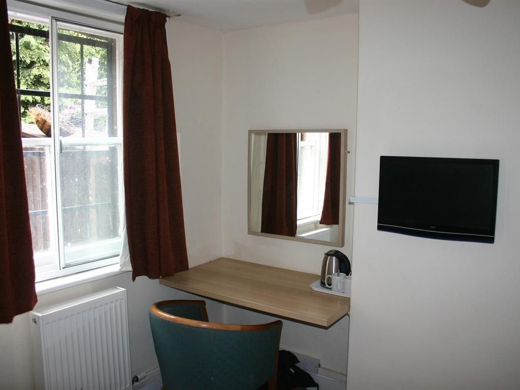 The Vaults Double room-Budget-Ensuite with Shower-Small 3