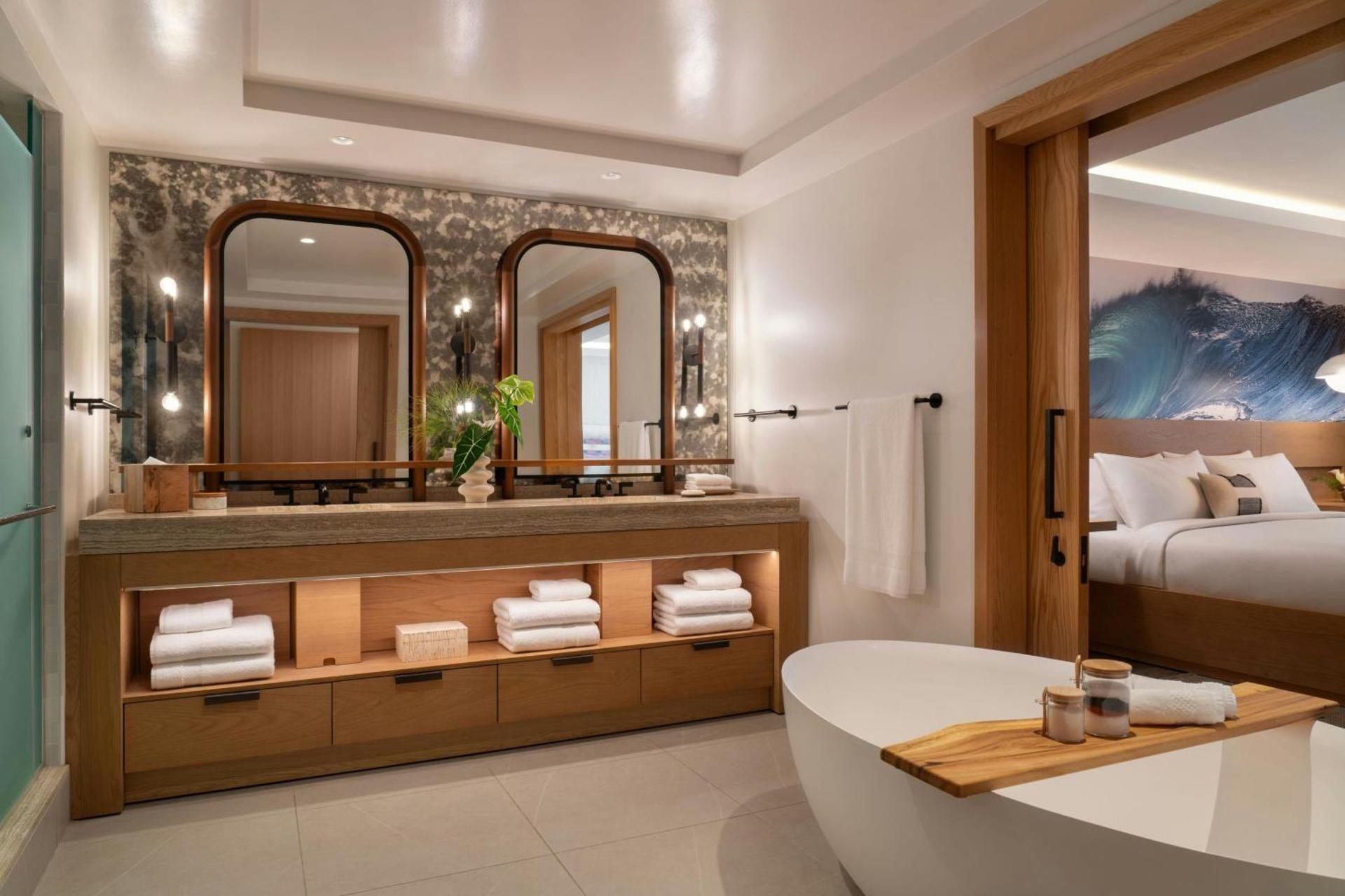 One-Bedroom Alii Suite - High Floor/Club Lounge Access