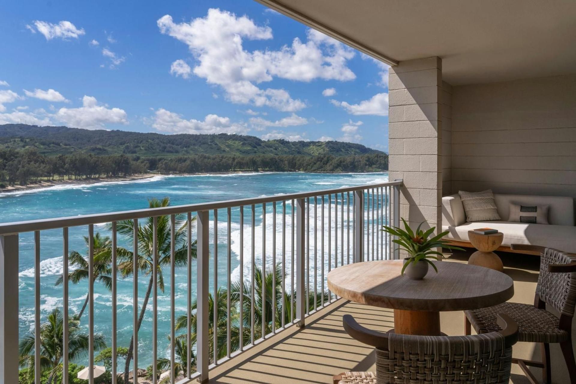 One-Bedroom Alii Suite - High Floor/Club Lounge Access