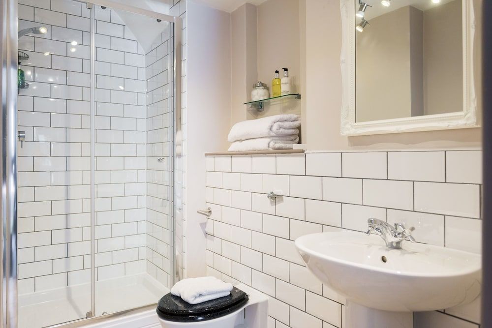 The Globe Double Room 10