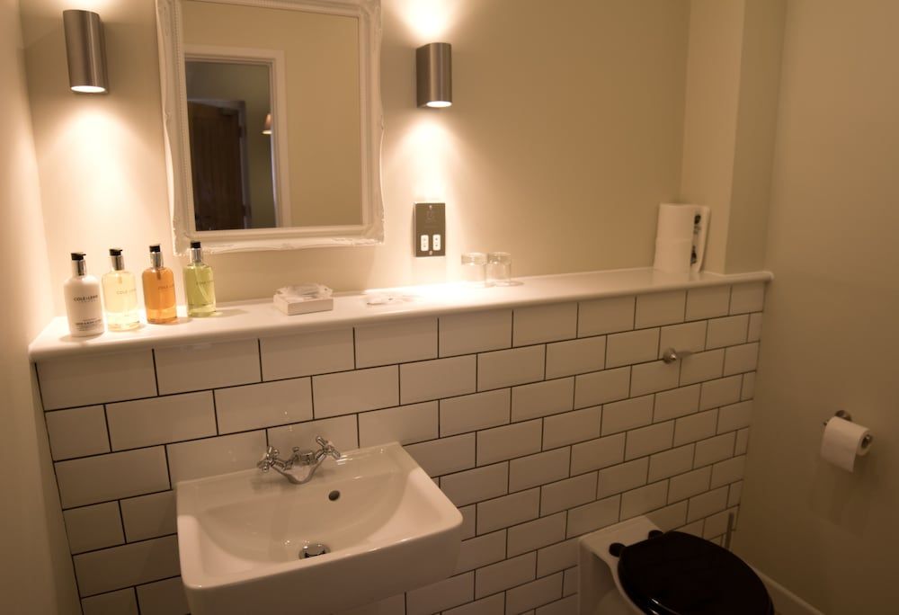 The Globe Double Room 8