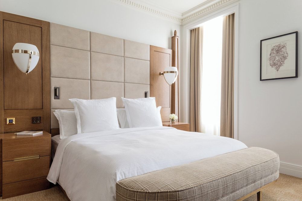 Deluxe Room, 1 King Bed