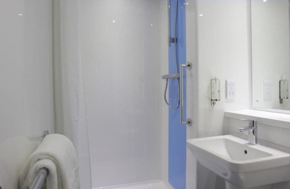 undefined Travelodge London Farringdon 9