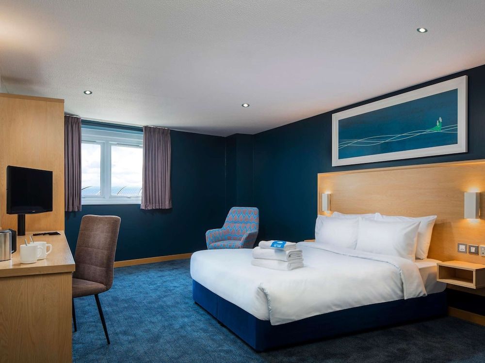 undefined Travelodge Edinburgh Central 9