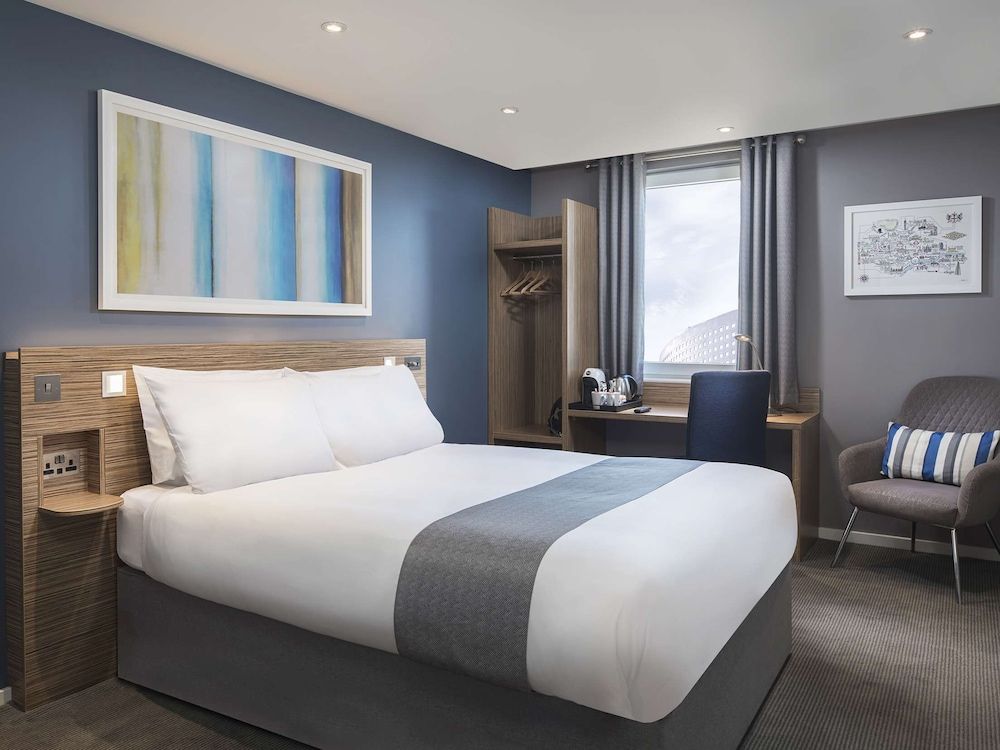 undefined Travelodge Edinburgh Central 5