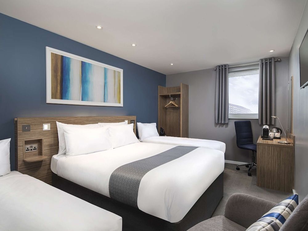 undefined Travelodge Edinburgh Central 6