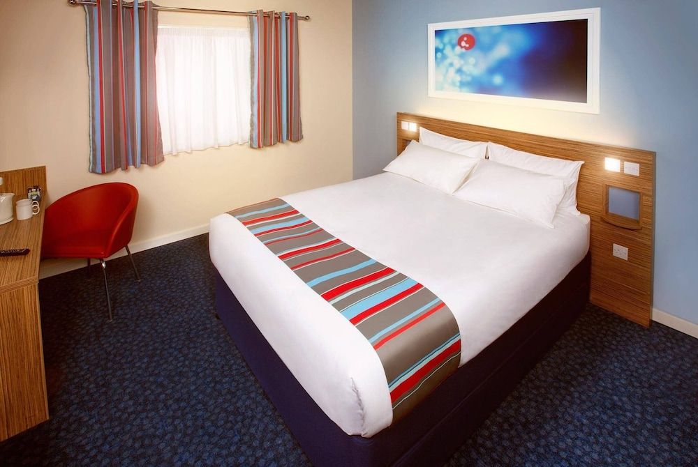 undefined Travelodge London Battersea 6