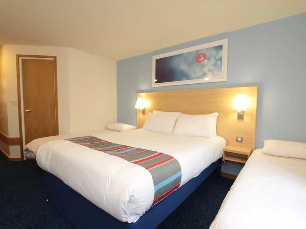 Travelodge London Battersea Triple Room 2