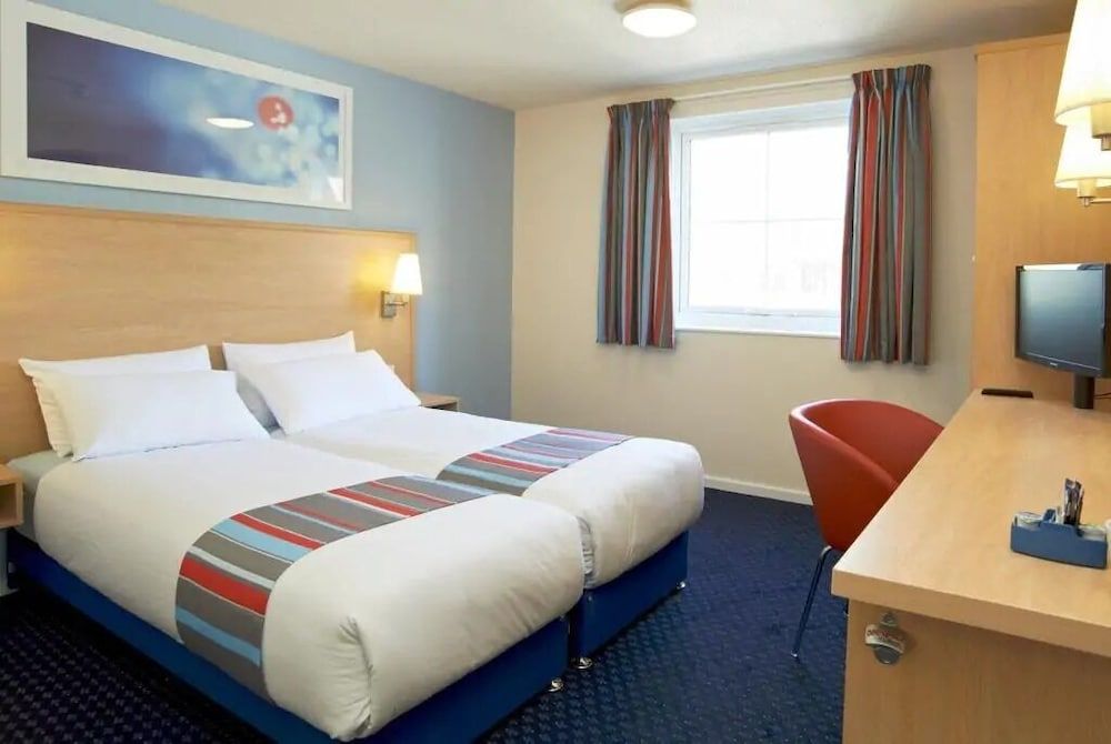 undefined Travelodge London Battersea 4