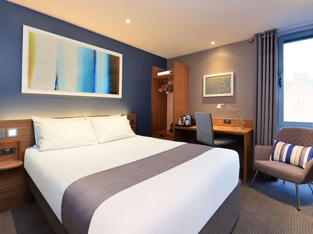 undefined Travelodge London City Airport 6