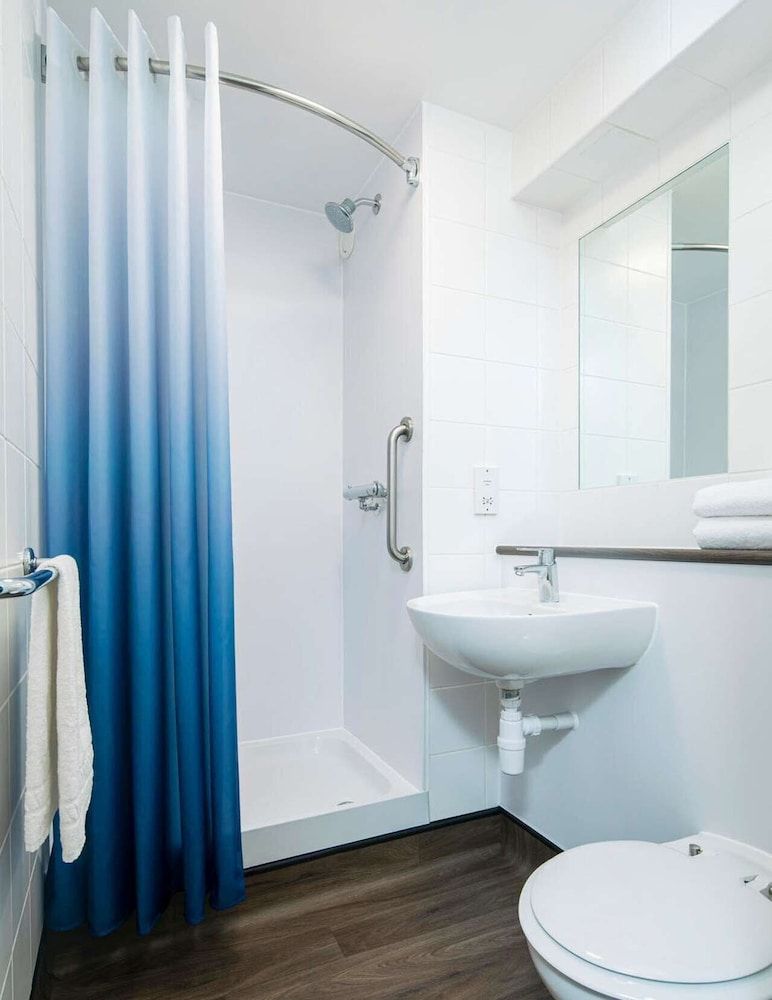 undefined Travelodge London City Airport 5