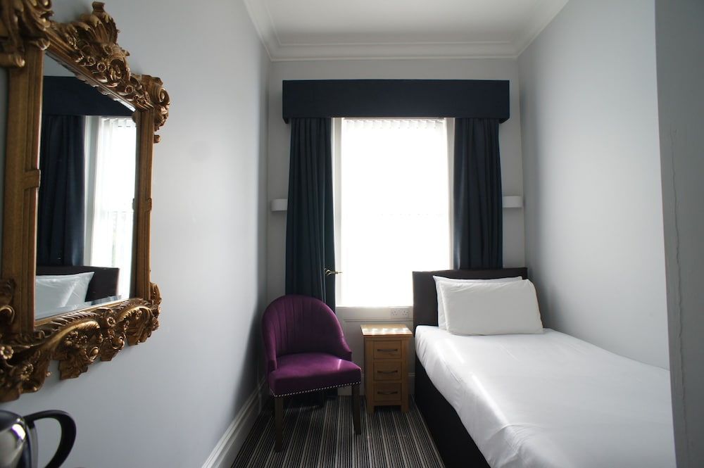 Applewood Hotel