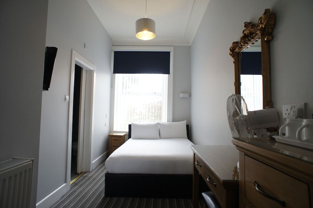 Applewood Hotel