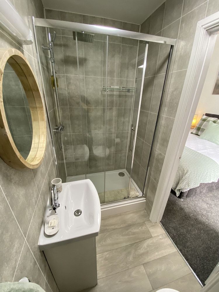 Coach Guest House Deluxe Double Room, 1 King Bed, Non Smoking 10