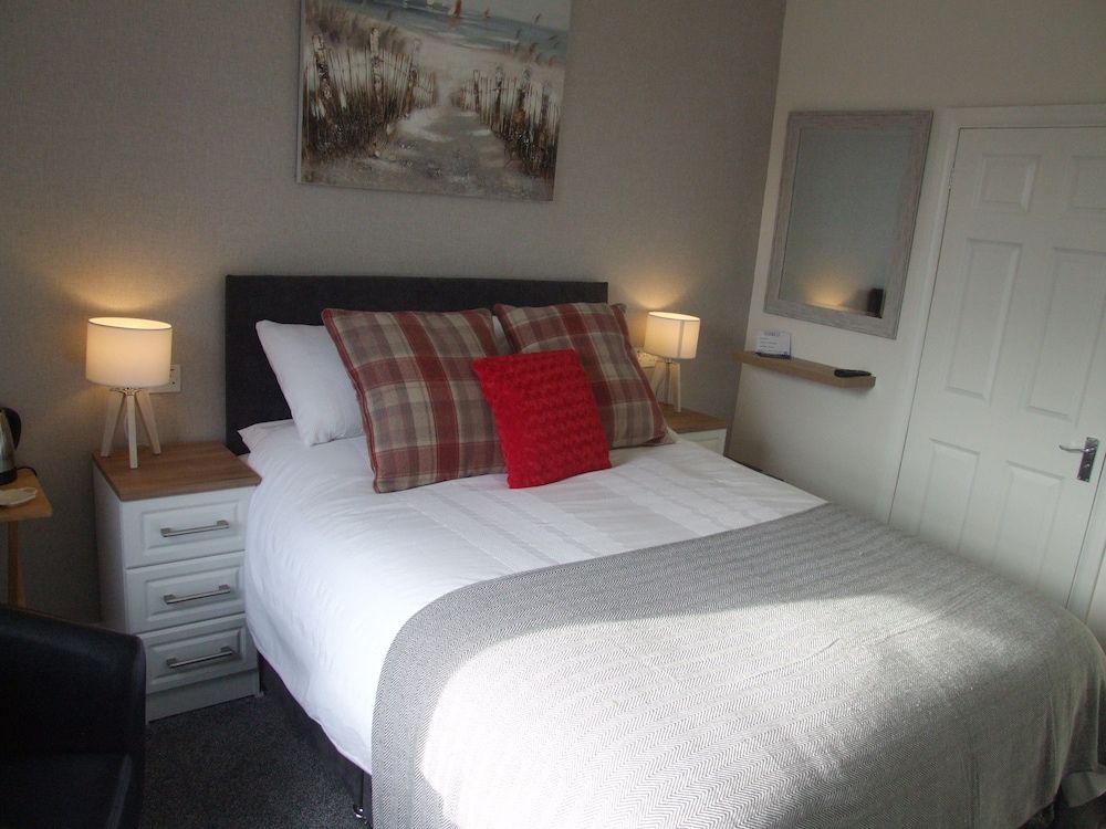 Coach Guest House Superior Double Room, 1 King Bed, Garden View 5