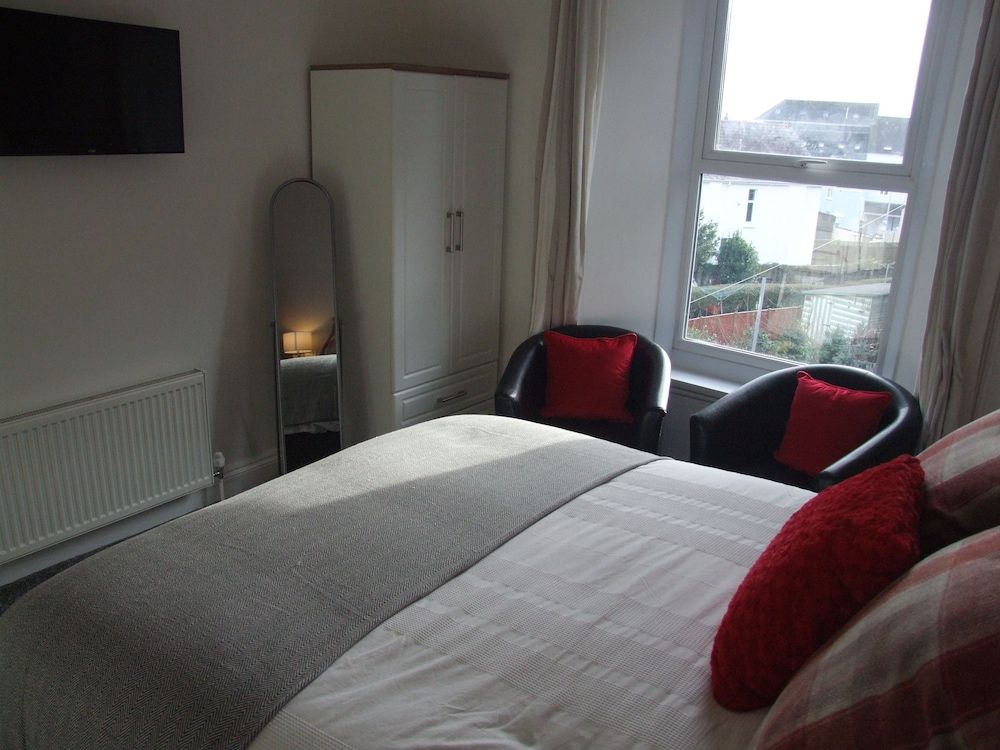 Coach Guest House Superior Double Room, 1 King Bed, Garden View 6