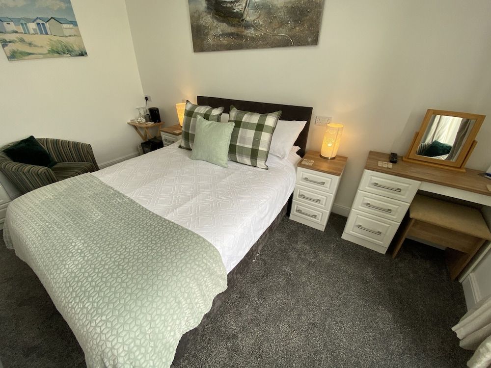 Coach Guest House Deluxe Double Room, 1 King Bed, Non Smoking 6