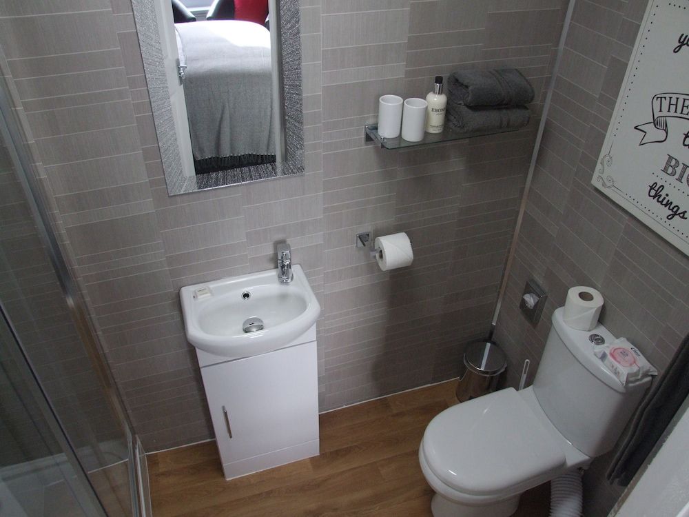 Coach Guest House Superior Double Room, 1 King Bed, Garden View 9