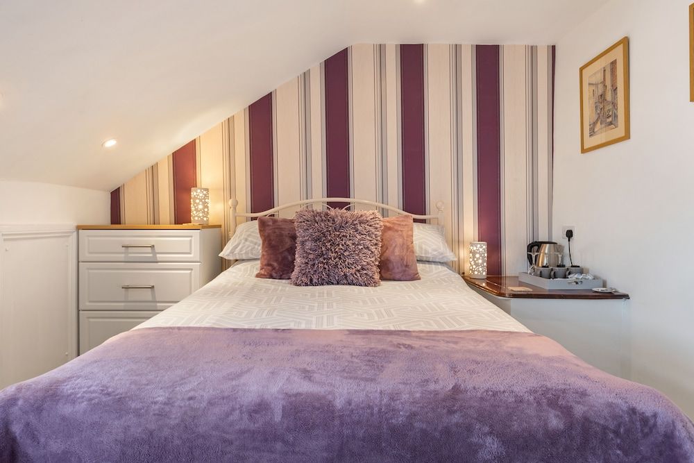 Coach Guest House Standard Triple Room 3