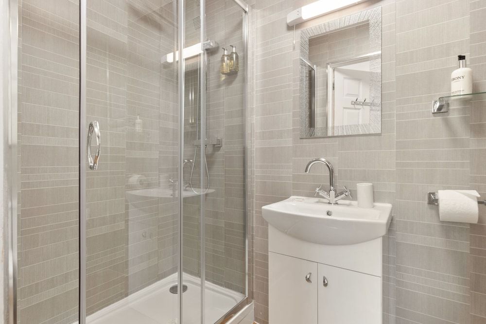 Coach Guest House Superior Double Room, 1 King Bed, Garden View 8