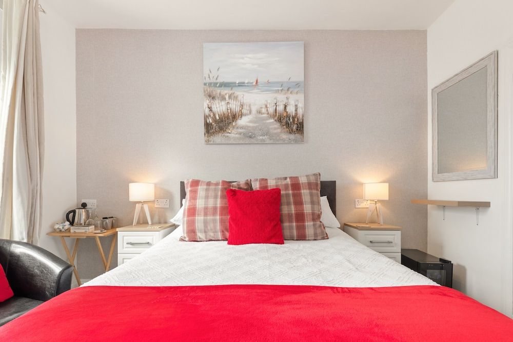 Coach Guest House Superior Double Room, 1 King Bed, Garden View 2