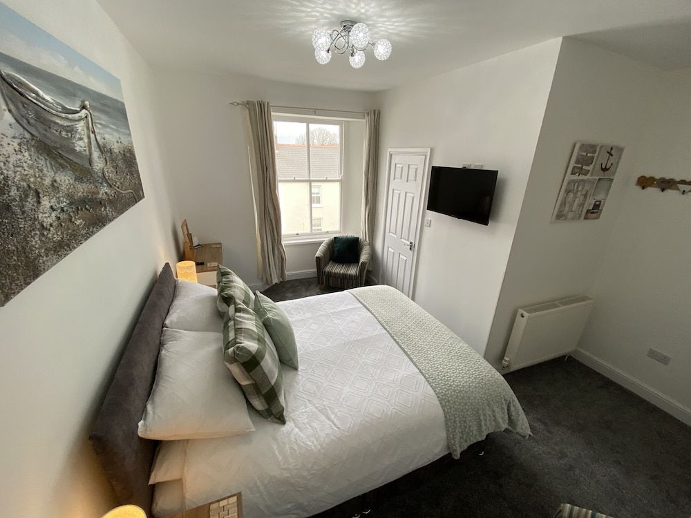 Coach Guest House Deluxe Double Room, 1 King Bed, Non Smoking 3