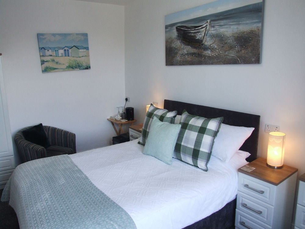 Coach Guest House Deluxe Double Room, 1 King Bed, Non Smoking 8