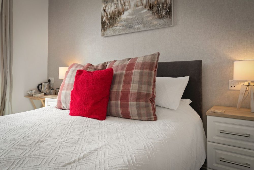 Coach Guest House Superior Double Room, 1 King Bed, Garden View 3