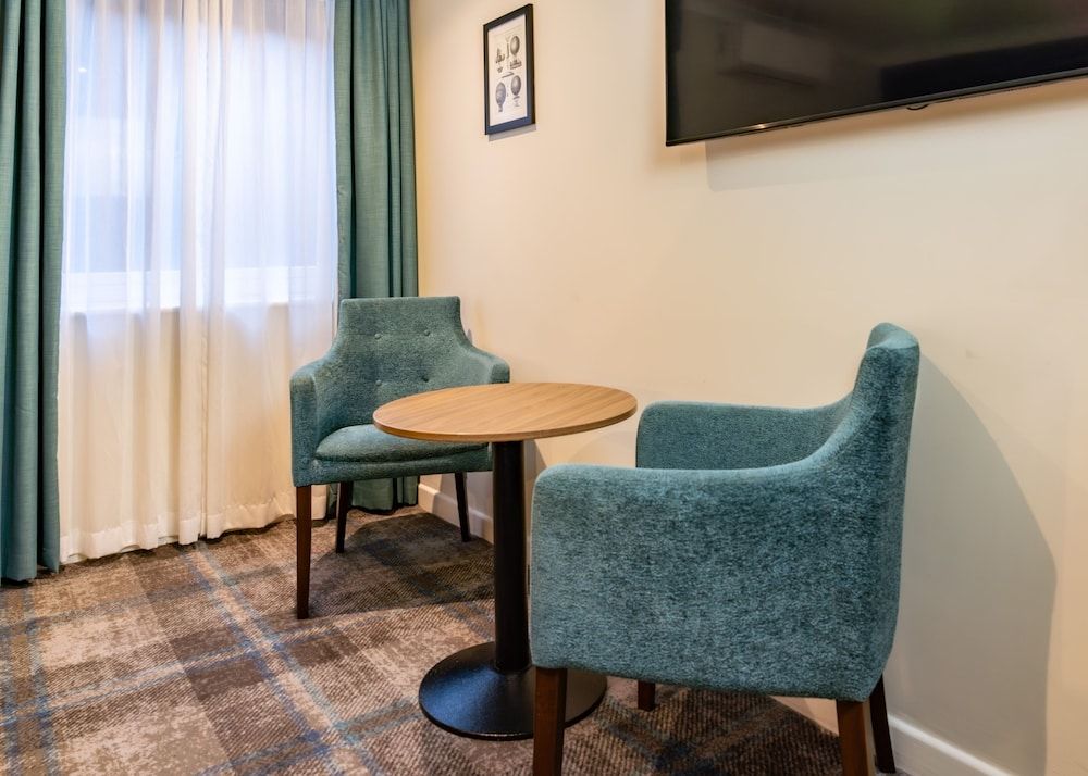 Almondsbury Inn & Lounge Deluxe Room 8