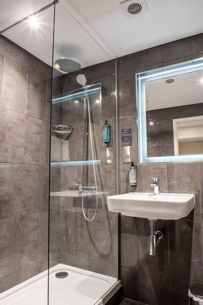 Almondsbury Inn & Lounge Standard Double Room 11